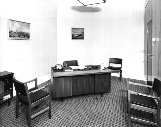 1938 to 1939 Mr R S Hall joined the bank here MBM-Au67P05.jpg