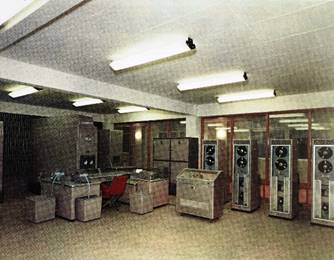 1961 Pegasus Computer Arrives at Water Street (2) MBM-Su61P19.jpg