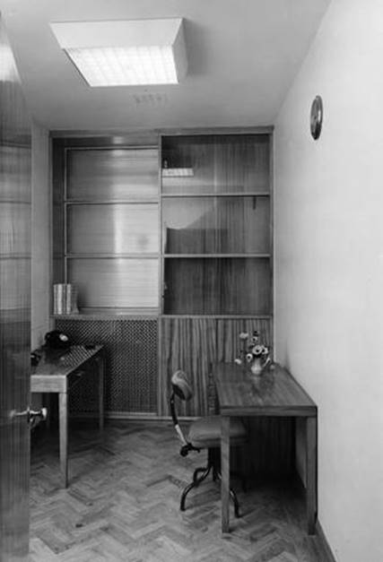 1952 London Gracechurch Street interior 10 BGA Ref 30-1089