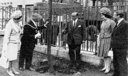 1964 Mr E G Earnshaw at Burnley tree Planting MBM-Wi64P36.jpg