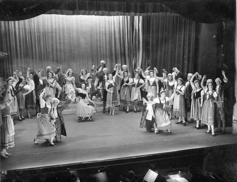 1948 MBOS The Gondoliers 2 David Lewis Theatre Liverpool - Beryl Creer MBA.jpg